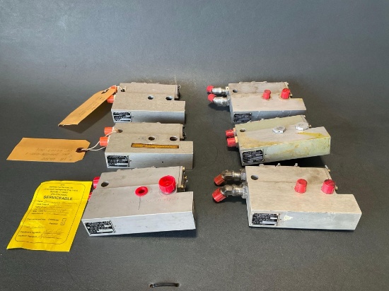 UH-1 SERVO VALVES 204-076-055-1 (1 IS REPAIRED)