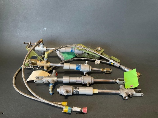UH-1 SERVO ACTUATORS 204-076-053-11