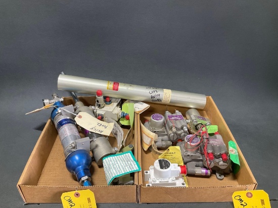 BOXES OF HAWKER & MISC LANDING GEAR ACTUATORS & ACCUMULATORS