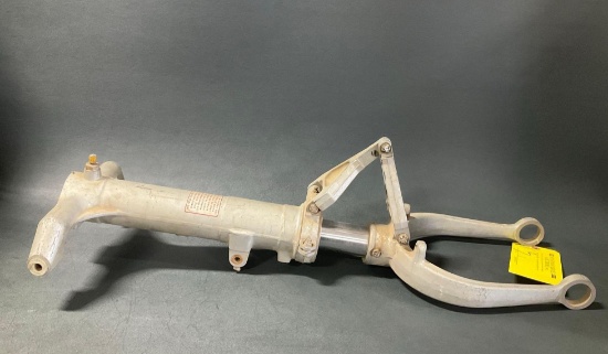 N.O.S. PIPER LANDING GEAR ASSY