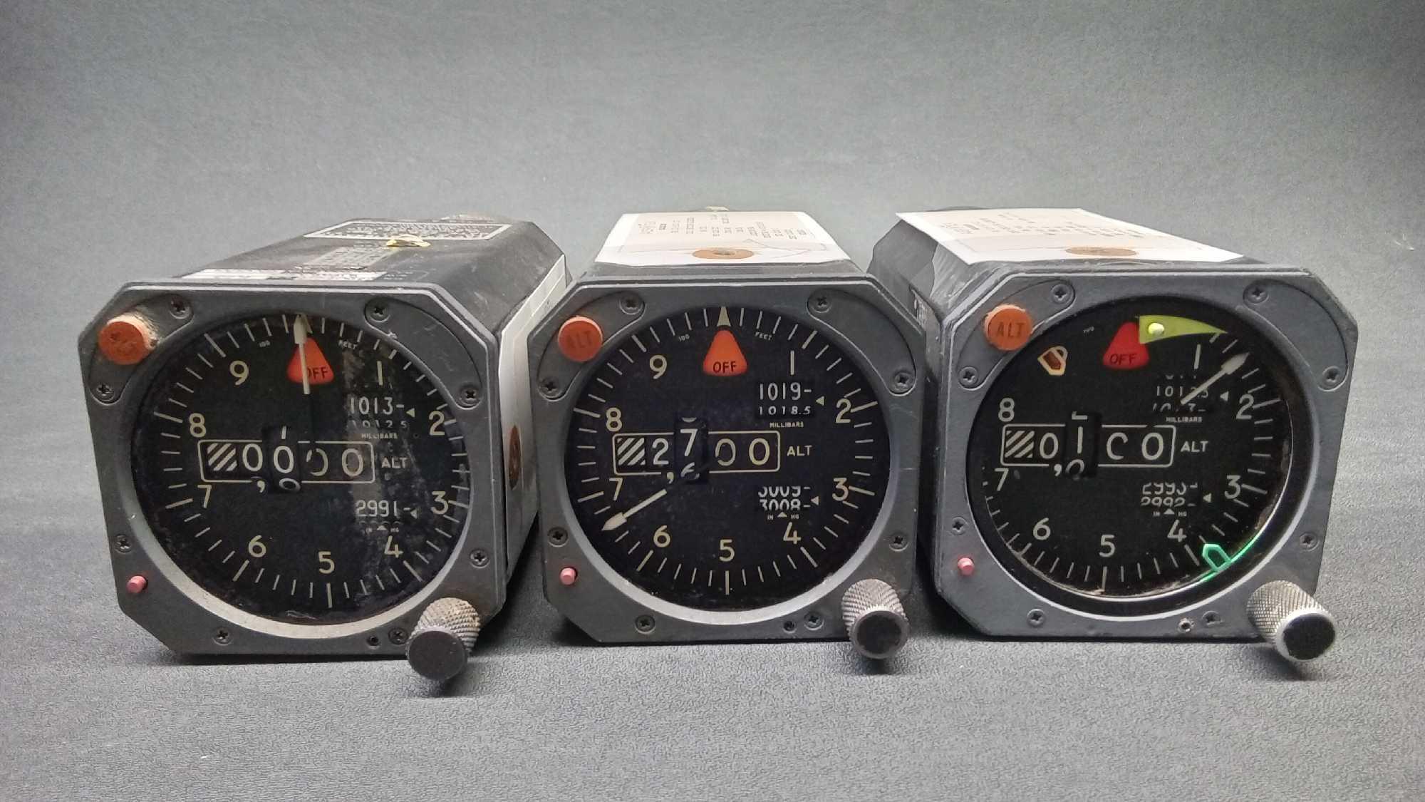 ENCODING ALTIMETERS 518-28007-227 & -017 (A/R) | Proxibid