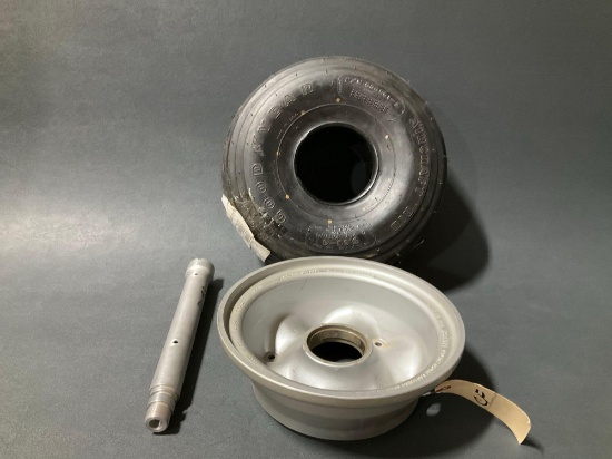 (LOT) 5.00-4 TIRE, 6.50-8 WHEEL HALF & L/G TUBE