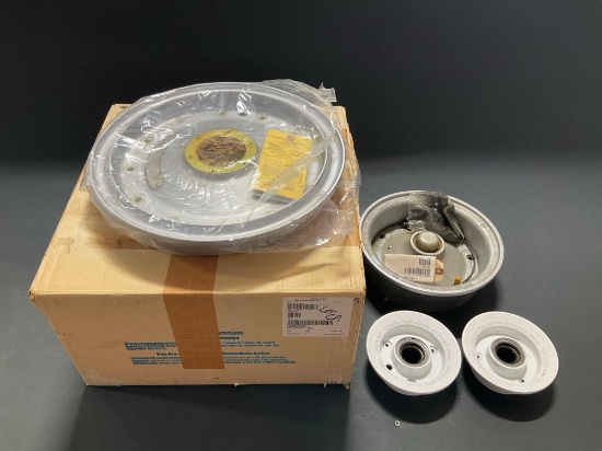 (LOT) CLEVELAND 5.00-5 WHEEL 40-77C (HAS BEEN REPAIRED) OUTBOARD WHEEL HALF 300-243 (OVERHAULED) &