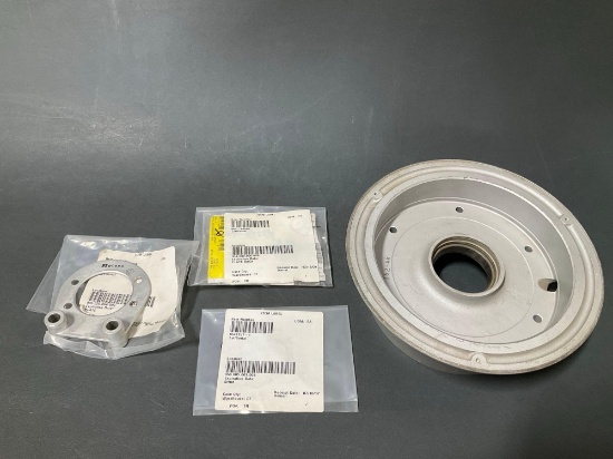 (LOT) CLEVELAND WHEEL HALF 162-48, NEW CESSNA 172 AXLE SPACER 0541157-1 & BRAKE BACK PLATES