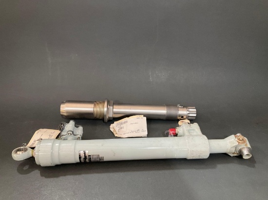 (LOT) FALCON GEAR ACTUATOR 19595-200-06 & CHALLENGER SHAFT 601-37020-5 (NO REMOVAL TAGS)