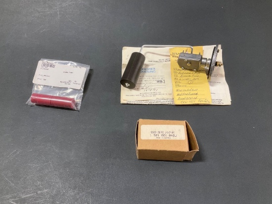 (LOT) FUEL SENDING UNIT 7740-207 (REPAIRED) TRANSMITTER 486-440 (APPEARS NEW) & NOZZLES 752-547