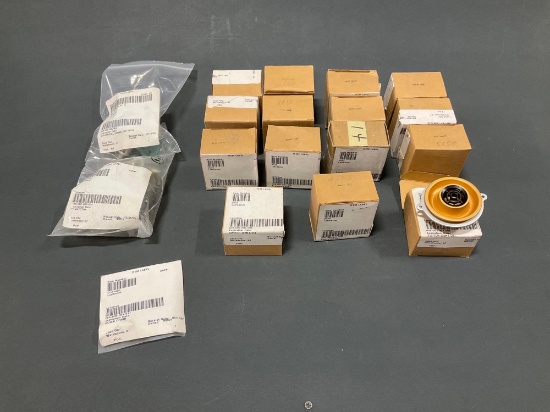 (LOT) OVERHEAD VENTS 2533, BATTERY CONNECTORS, QUICK DRAIN & MISC