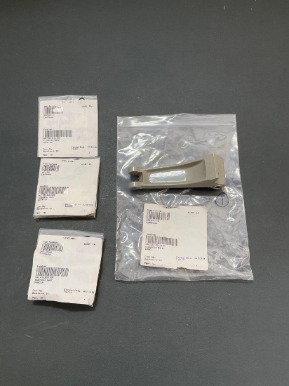 N.O.S. CESSNA 172 L/G SCISSOR 0543035-14 SCRAPER 486-188 & SPACERS 0742100-6, 067-03200