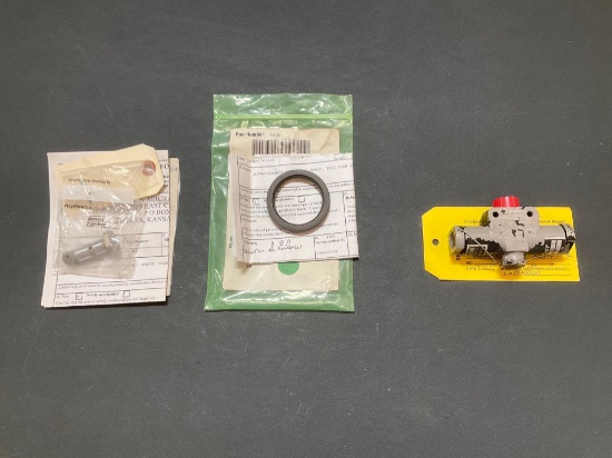 NEW RAYTHEON NLG BOLT 45118-1, SCRAPER SEAL 504270 & SERVICEABLE LEARJET SHUTTLE VALVE 2380089-2