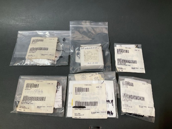 (LOT) NEW PIPER AXLE NUT 477-724, CESSNA AXLE PLATES 2611112-2 & -3 & MISC