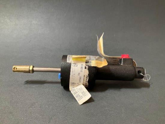 N.O.S. CESSNA 421C MASTER CYLINDER 9910547-1 ALT# 9910547-1