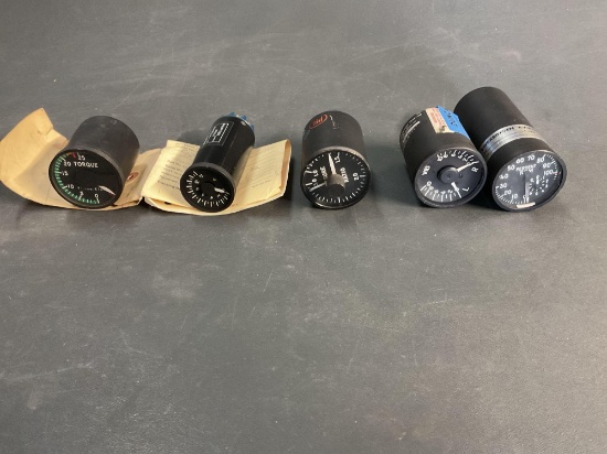 (LOT) BEECHJET VIB METER 45AS86803-007, MERLIN TACHOMETER 26-66306-1, HAWKER 800XP AMP METER