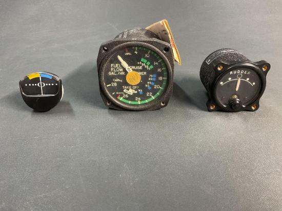(LOT) CESSNA FUEL FLOW INDICATOR, METER & TRIM INDICATOR