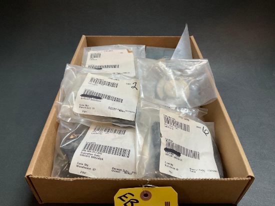 (LOT) CIRCUIT BREAKERS & SWITCHES 435-235-101, 111-201-105, A015, ETC