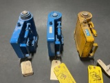 REGENT 8117 AXLE JACKS 13 TON CAPACITY, 8 INCH MINIMUM HEIGHT (2 WORK PROPERLY/1 ASSUMED TO NEED