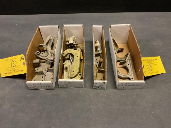 BOXES OF BEECHCRAFT GEAR DOOR HINGES