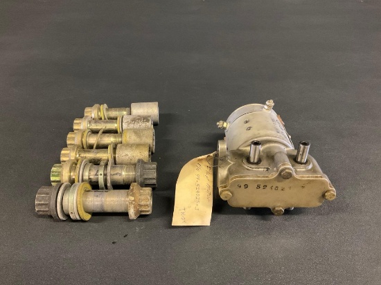 BEECHCRAFT FLAP MOTOR 99-524025-3 (APPEARS NEW/REPAIRED) & WING BOLTS