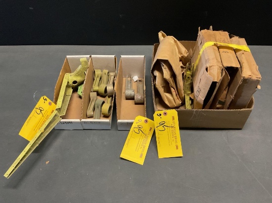 BOXES OF ELEVATOR HORNS 104-5214041-1 & OTHER CONTROL SURFACE ARMS 35-825174, 35-820094-2, ETC