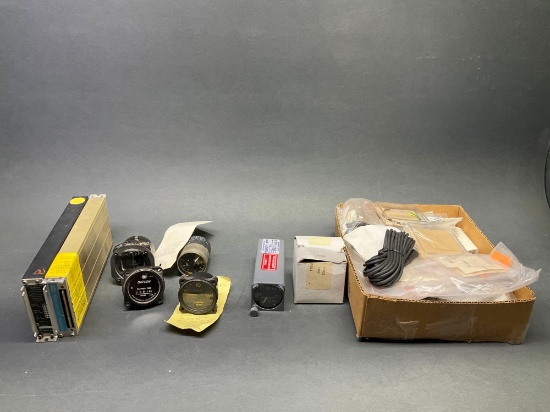 (LOT) INSTRUMENTS & AVIONICS ( 1 KN72 HAS LOOSE PARTS)