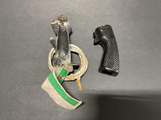 (LOT) PISTOL GRIPS