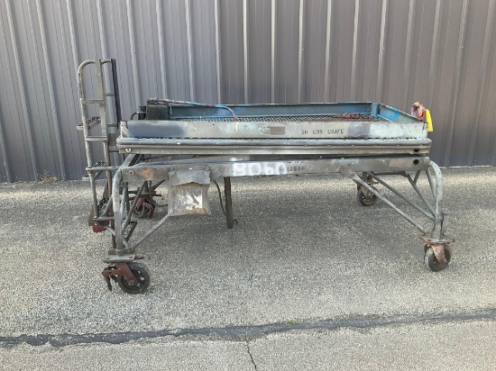 B-4 MAINTENANCE STAND (WORKS/NEEDS FLUID)
