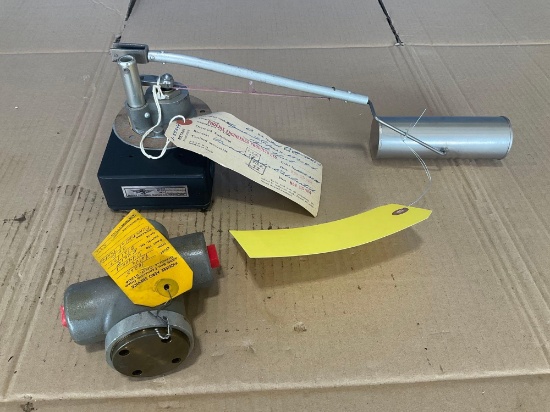 FUEL SENDING UNIT EA-1611-189726-2 (OVERHAULED 1957) & VALVE