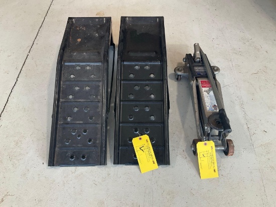 (LOT) CAR RAMPS & JACK