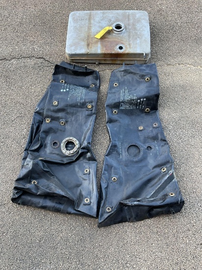 (LOT) C-150 FUEL TANK AND BEECHCRAFT FUEL BLADDERS