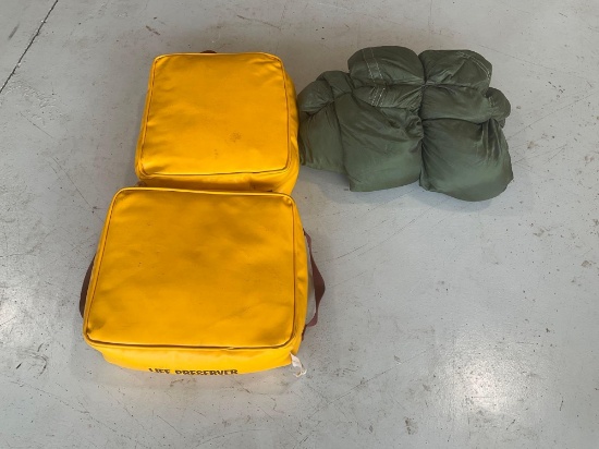 (LOT) PARACHUTE & FLOTATION CUSHIONS