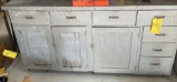 (LOT) WORK BENCH ON ROLLERS 72