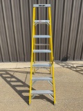 KELLER 7 FT. FIBERGLASS STEP LADDER