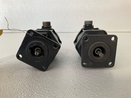 3 POLE TACH GENERATORS AN-5530 SERIES & AN-5531 (BOTH TURN FREELY)