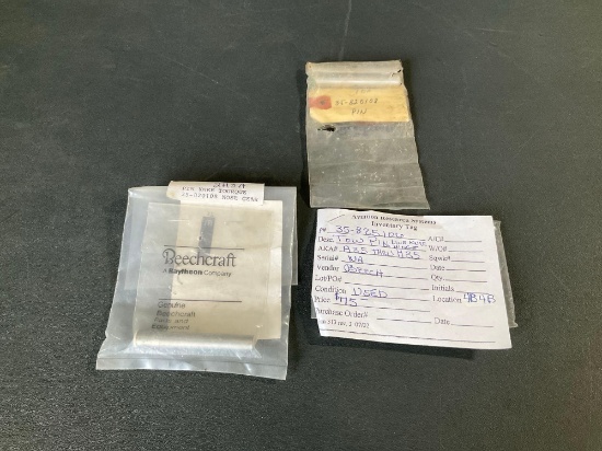 (LOT) NEW BONANZA LANDING GEAR PINS 35-820108 & USED TOW PIN 35-825106