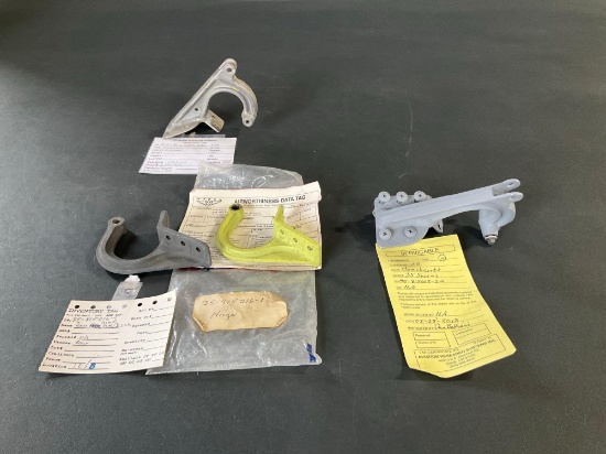 (LOT) BEECHCRAFT GEAR DOOR HINGES 35-815016-1, 45-815005-2R & 35-815005-2R