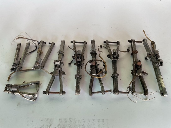 (LOT) PIPER LANDING GEAR BRACES WITH SQUAT SWITCHES