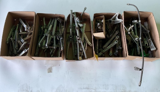 BOXES OF PIPER LANDING GEAR BRACES