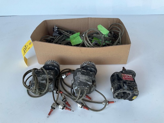 SLICK 4 CYLINDER MAGNETOS (2) WITH DRIVE GEARS & HARNESS