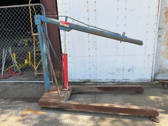 AUSCO 2000 LB ENGINE HOIST (WORKS)
