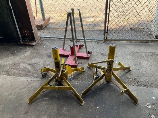(LOT) 24" MEYERS AIRCRAFT JACKS & JACK HOUSE MOUNT (BOTH NEED REPAIR/NON WORKING)