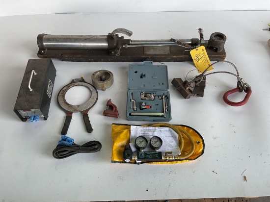 (LOT) STRUT PUMP, PIPER BATTERY CHARGER (UNKNOWN IF WORKS) & AIRCRAFT TOOLS