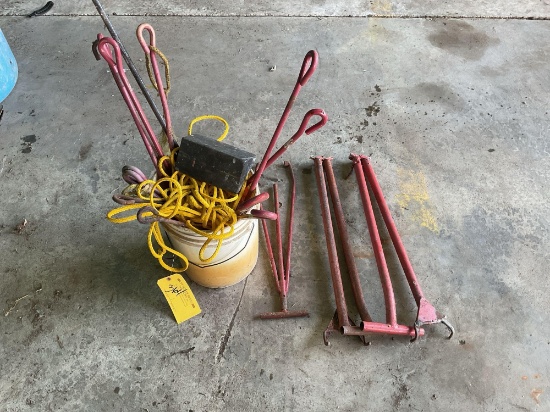 (LOT) AIRCRAFT TOW BARS & TIE DOWN STAKES