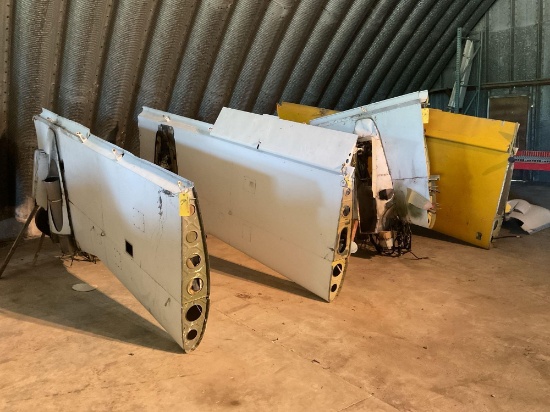 PIPER WINGS WITH LANDING GEAR