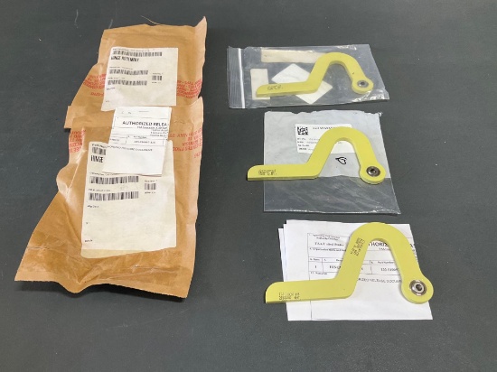 NEW T-6 TEXAN II NOSE GEAR DOOR HINGES 133-910097-115