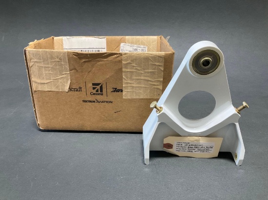 RUDDER HINGE ASSY RECEIVED NEW FROM TEXTRON AS 133-640037-7PT BUT IS ACTUALLY -13NP