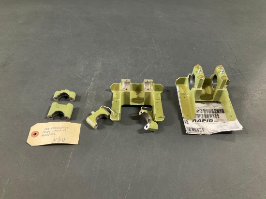 (LOT) NEW T-6 TEXAN II NON ROTATING SHAFT BRACKETS 133-100183-7 & 133-100223-23 (1 HAS CERT)