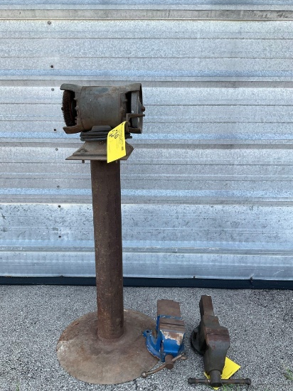 (LOT) PEDESTAL GRINDER (WORKS BUT WEAK) & VISES