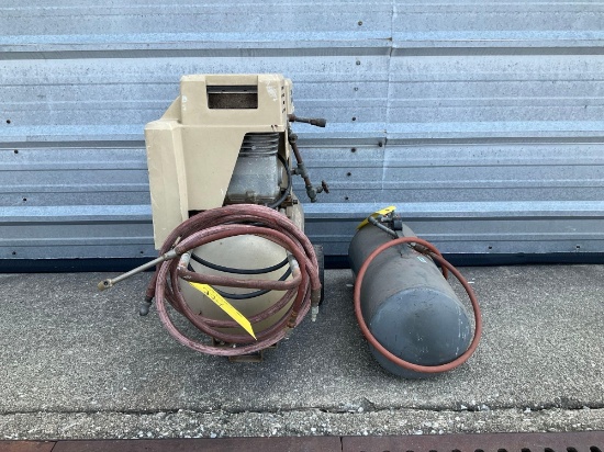 (LOT) PORTABLE AIRCOMPRESSOR (WORKS BUT WEAK) & PORTABLE AIR TANK