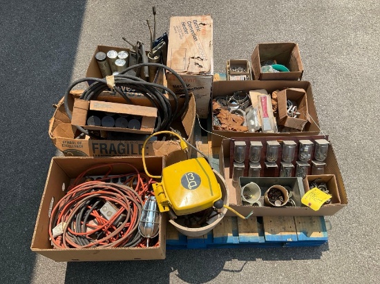 (LOT) EXTENSION CORDS, GREASE & GREASE GUNS, HARDWARE & MISC