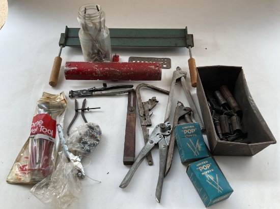 (LOT) 18" BENCH TOP BRAKE, CHERRY RIVET PULLING HEADS & SHEETMETAL TOOLS