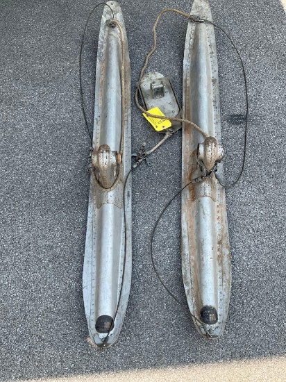 SET OF FEDERAL A1850 SKIS (66" LONG) WITH TAIL SKI